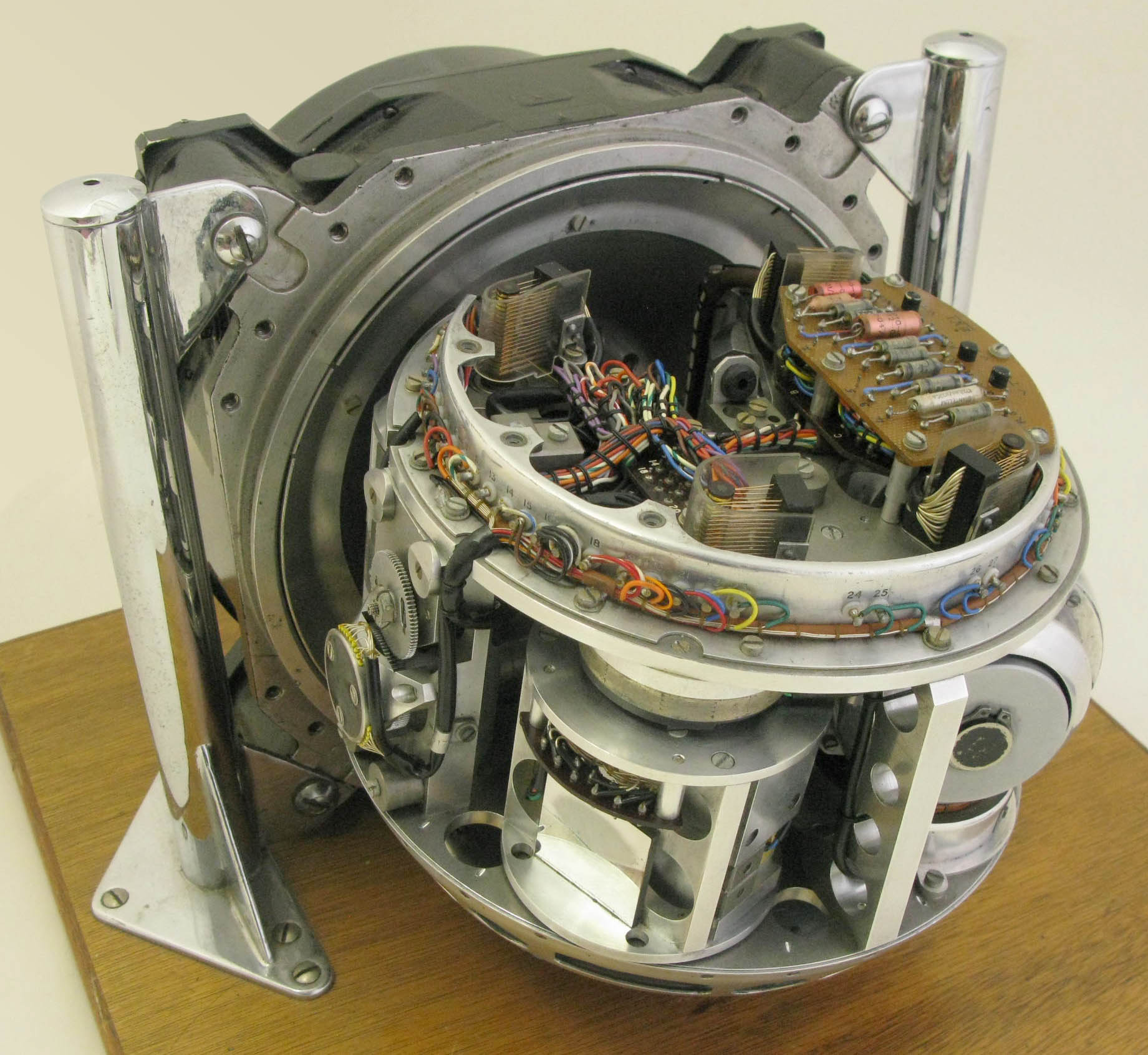 E3 Inertial Platform demonstrator :: Rochester Avionic Archives