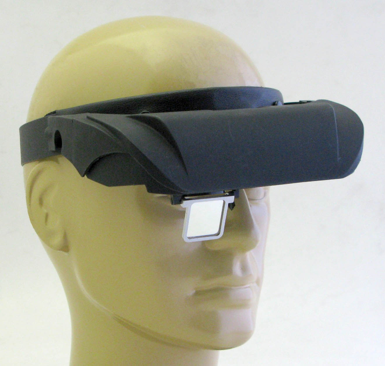 Commercial Head-Mounted Display :: Rochester Avionic Archives